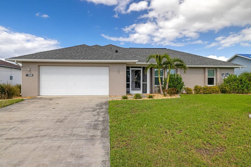 Remodeled pet-friendly gulf access villa w/electric heated pool! Villa Sunny - SWFL Rentals Villa in Cape Coral