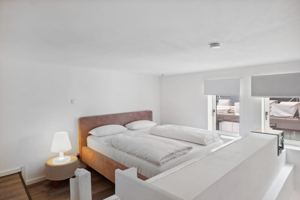 The Room 44 Apartment in Hamburg