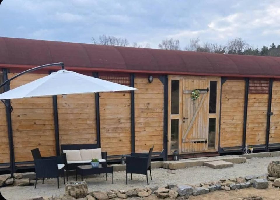 Obytný vagón Bzová Běleč Luxury tent in Czechia