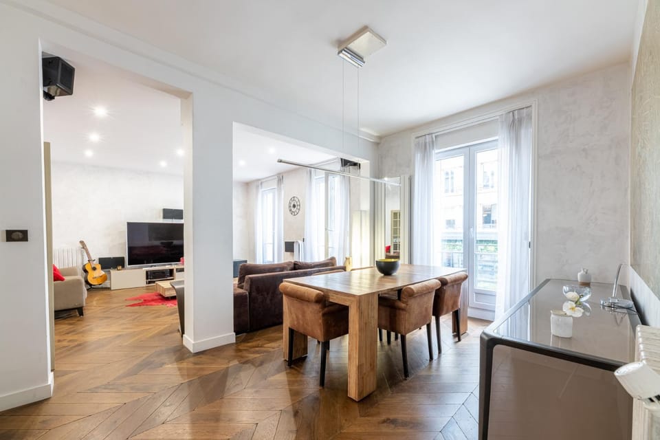 PARIS PASSY Spacieux 2 Chambres Balcon Apartment in Paris