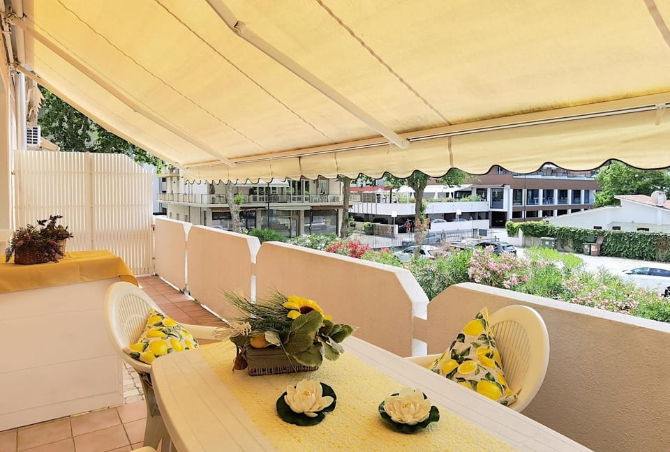 Day, View (from property/room), Balcony/Terrace, Dining area, washing machine
