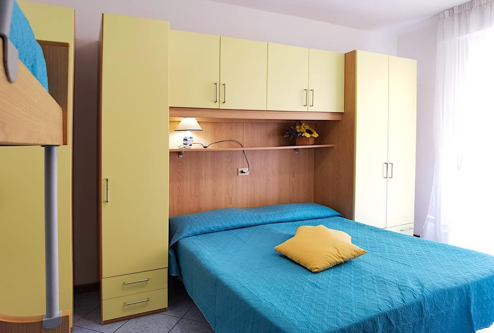 Bedroom, wardrobe