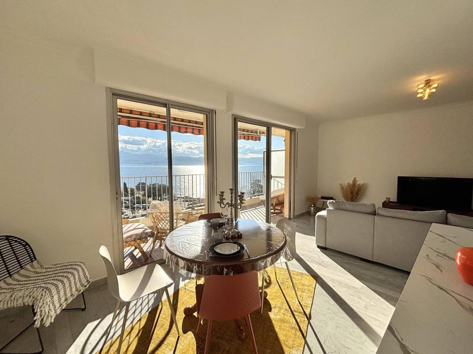 Living room, Dining area, Sea view