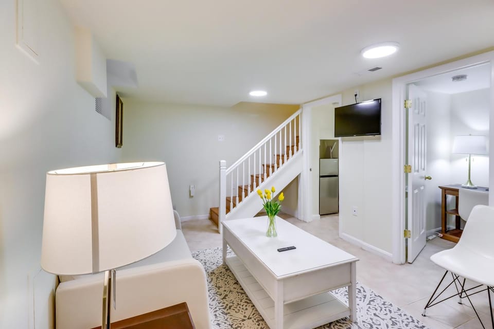2 Mi to Dtwn DC: 1BD Apt Near Howard University Apartment in District of Columbia