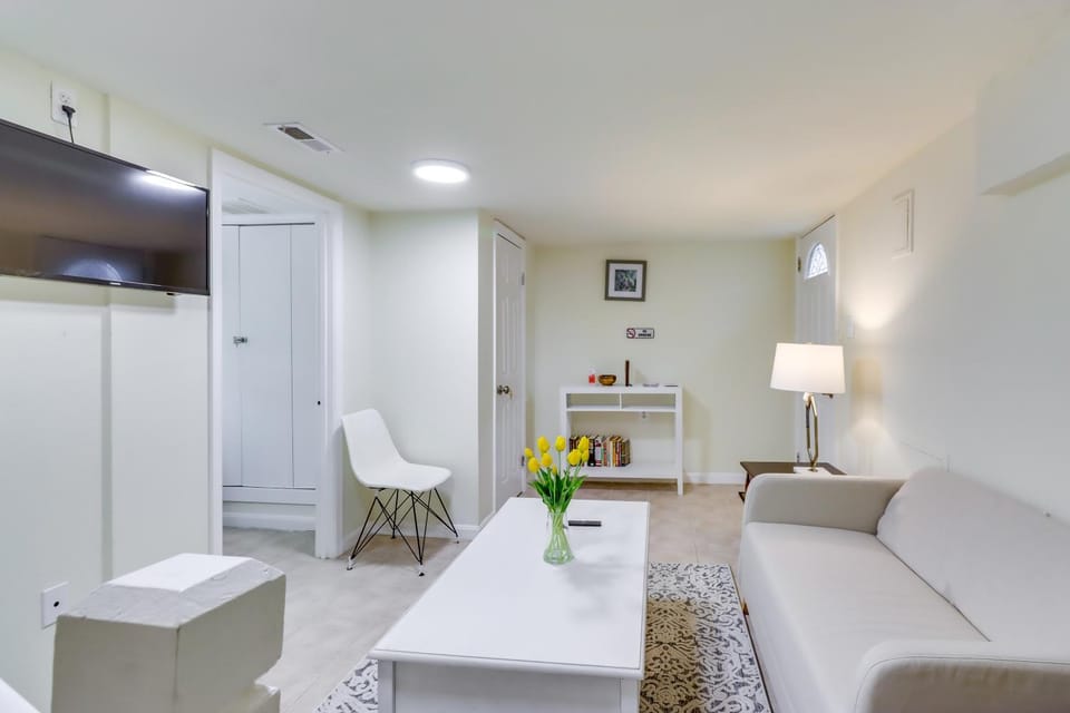 2 Mi to Dtwn DC: 1BD Apt Near Howard University Apartment in District of Columbia