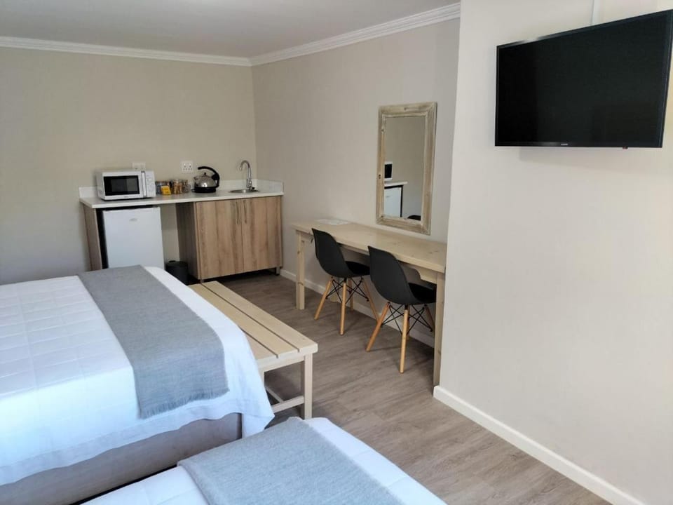 TV and multimedia, Coffee/tea facilities, Kitchen or kitchenette, Bedroom, microwave