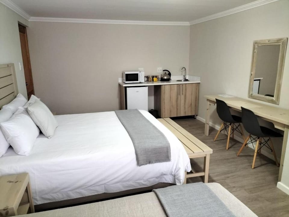 Bed, Kitchen or kitchenette
