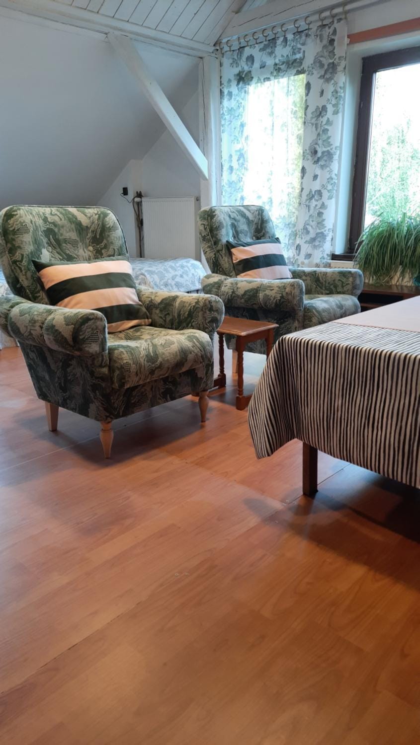 Living room, Seating area