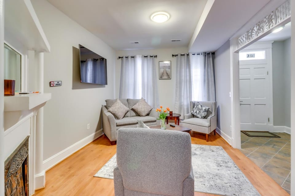 2 Mi to National Mall: DC Townhome House in District of Columbia