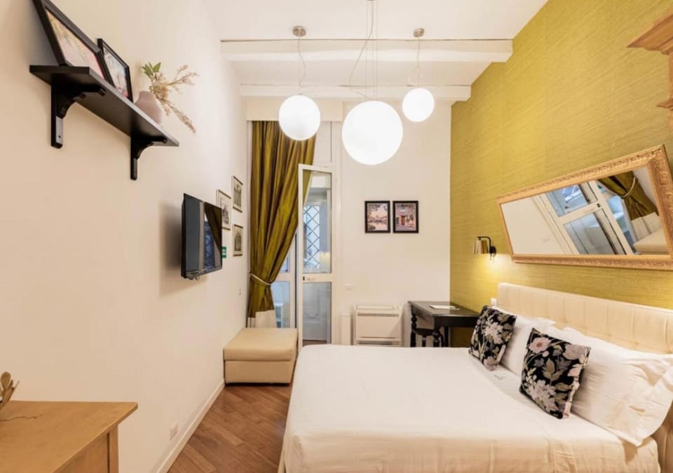Bed, TV and multimedia, Photo of the whole room, Bedroom