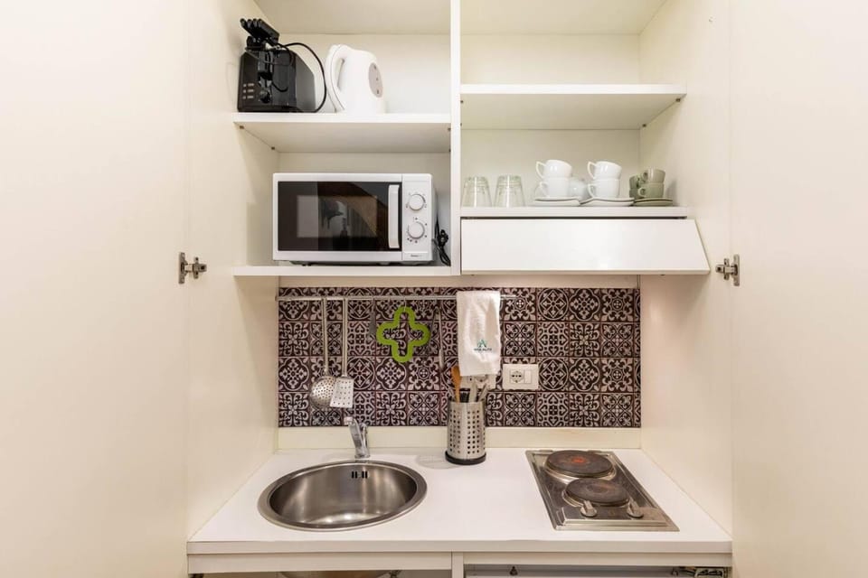 Coffee/tea facilities, Kitchen or kitchenette, minibar, stove, toaster