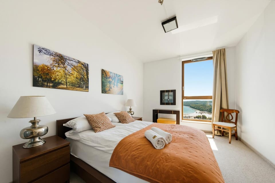 Bed, Photo of the whole room, Bedroom, Sea view, towels