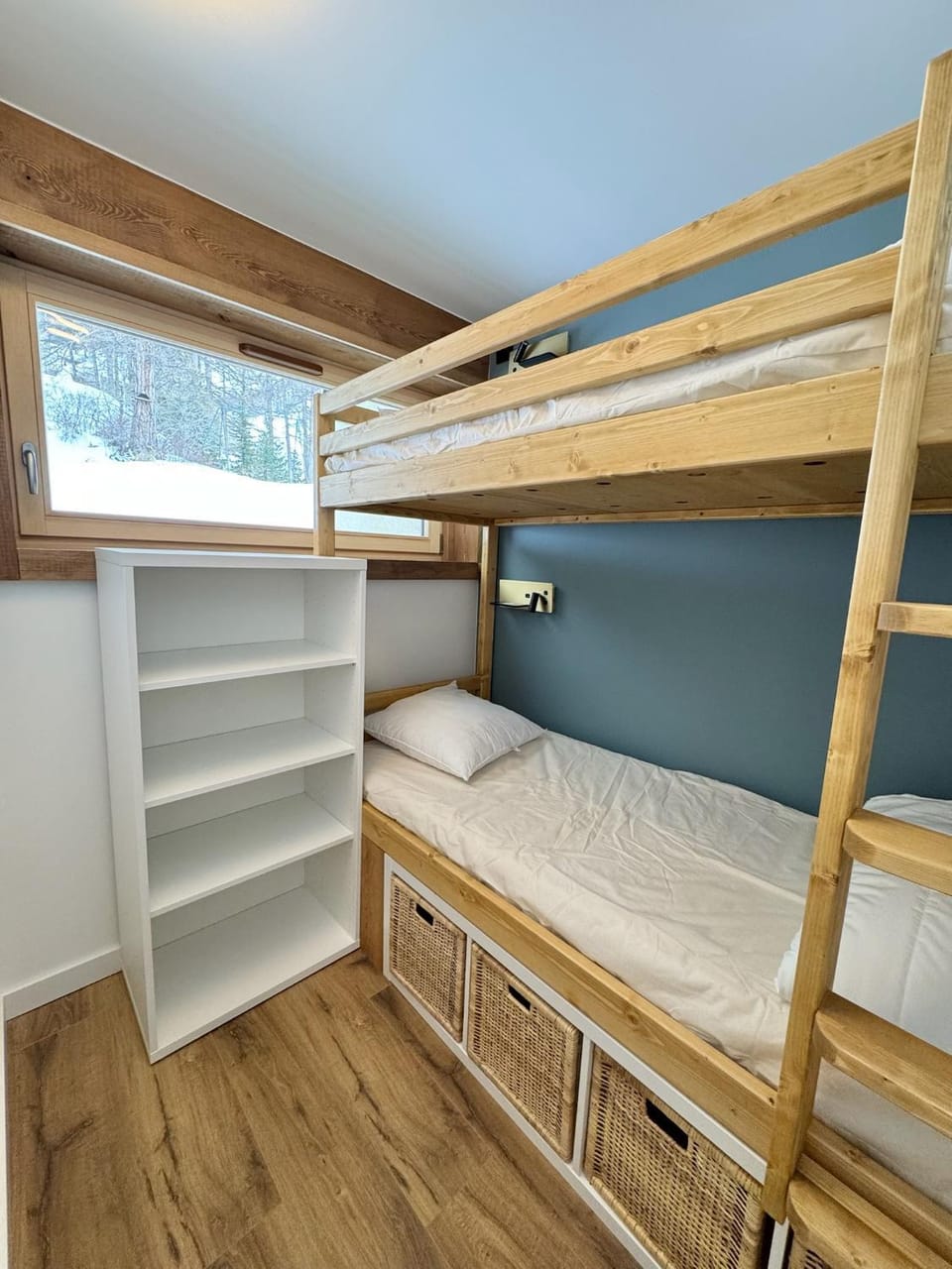 Bedroom, bunk bed