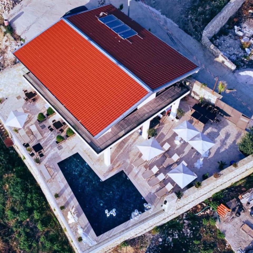 Property building, Neighbourhood