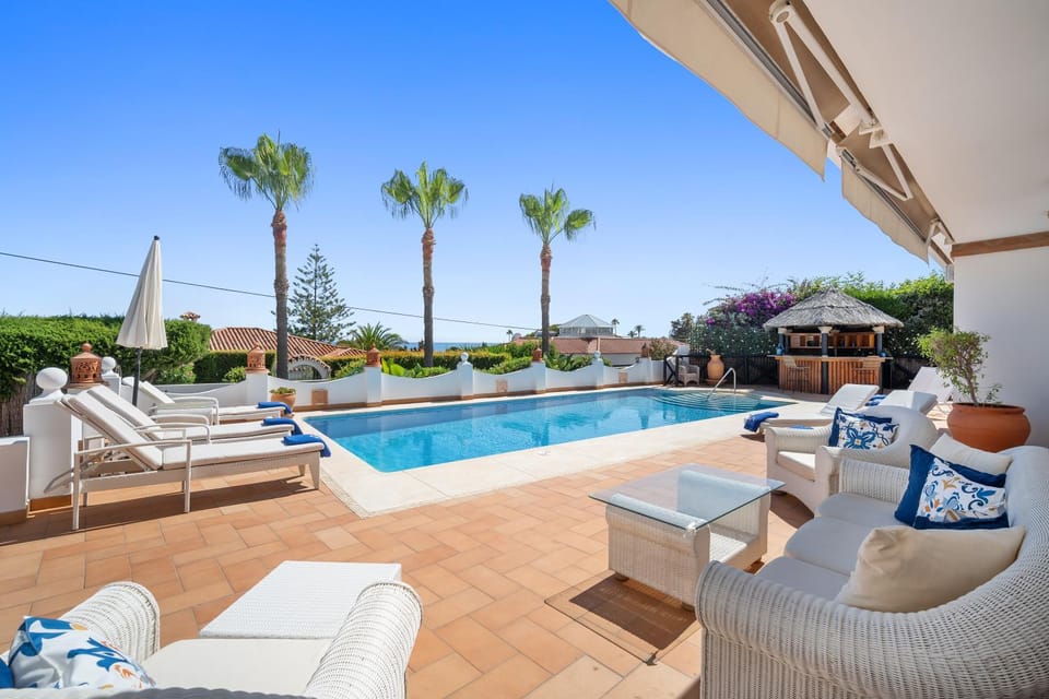 Balcony/Terrace, Seating area, Pool view, Swimming pool