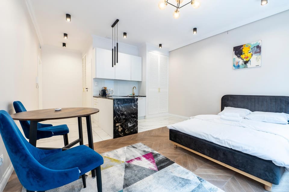Bed, Kitchen or kitchenette, Living room, Photo of the whole room, Seating area, Dining area, Bedroom
