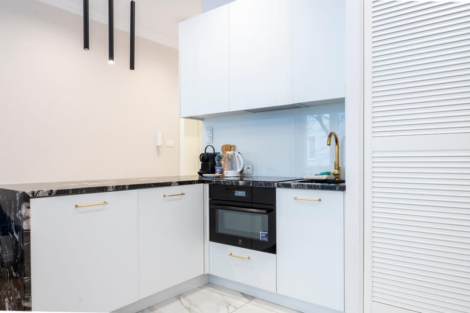 Kitchen or kitchenette, dishwasher, oven, stove