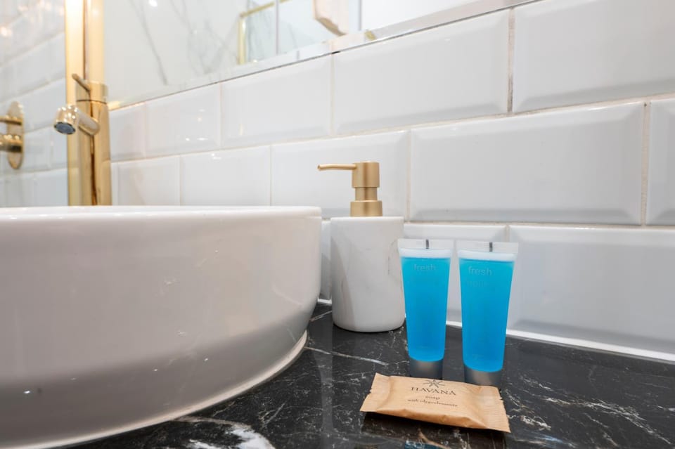 Bathroom, towels