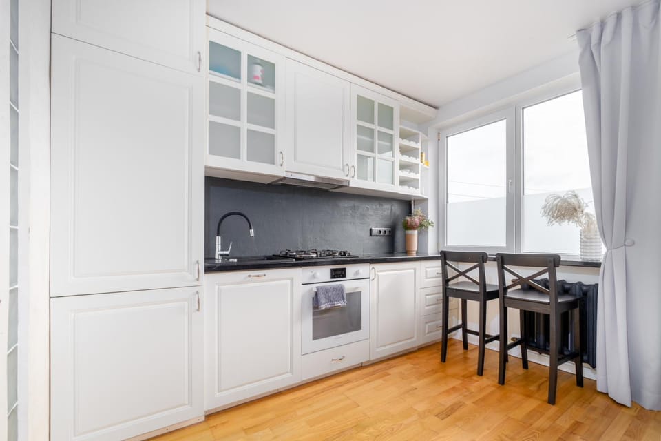 Kitchen or kitchenette, Dining area, oven, stove