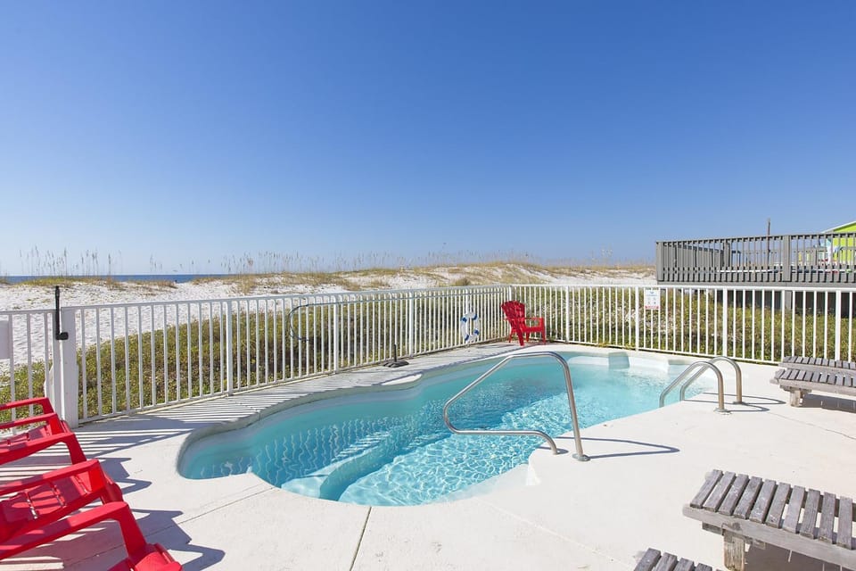 Triple Seas House in West Beach