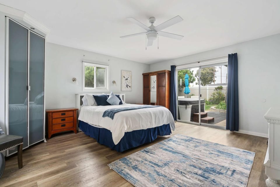 O-Side Beach Bungalow with Jaccuzi Blocks to beach House in Oceanside