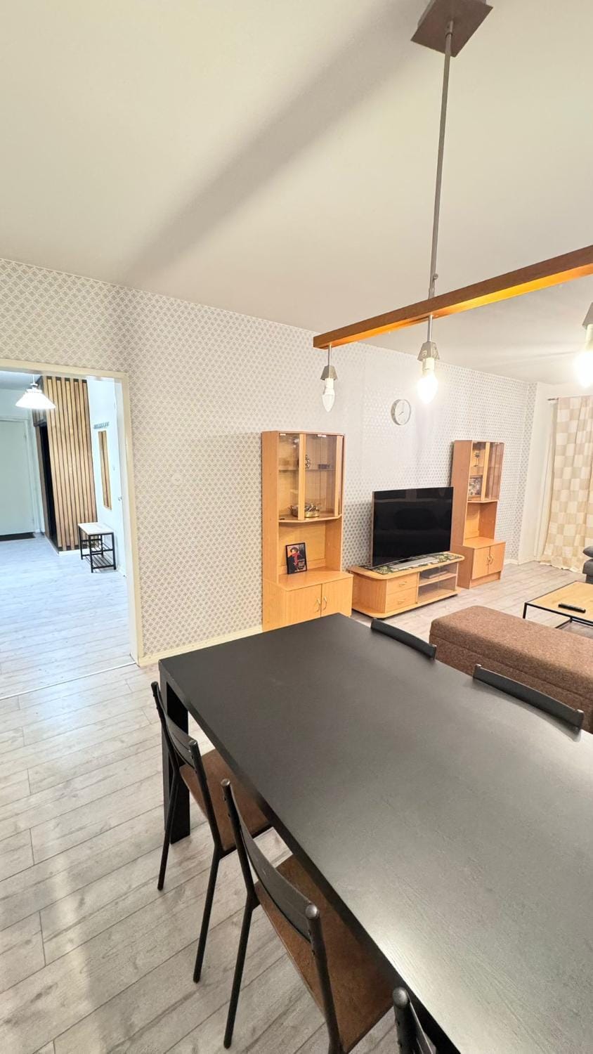 Communal lounge/ TV room, TV and multimedia, Living room, Dining area
