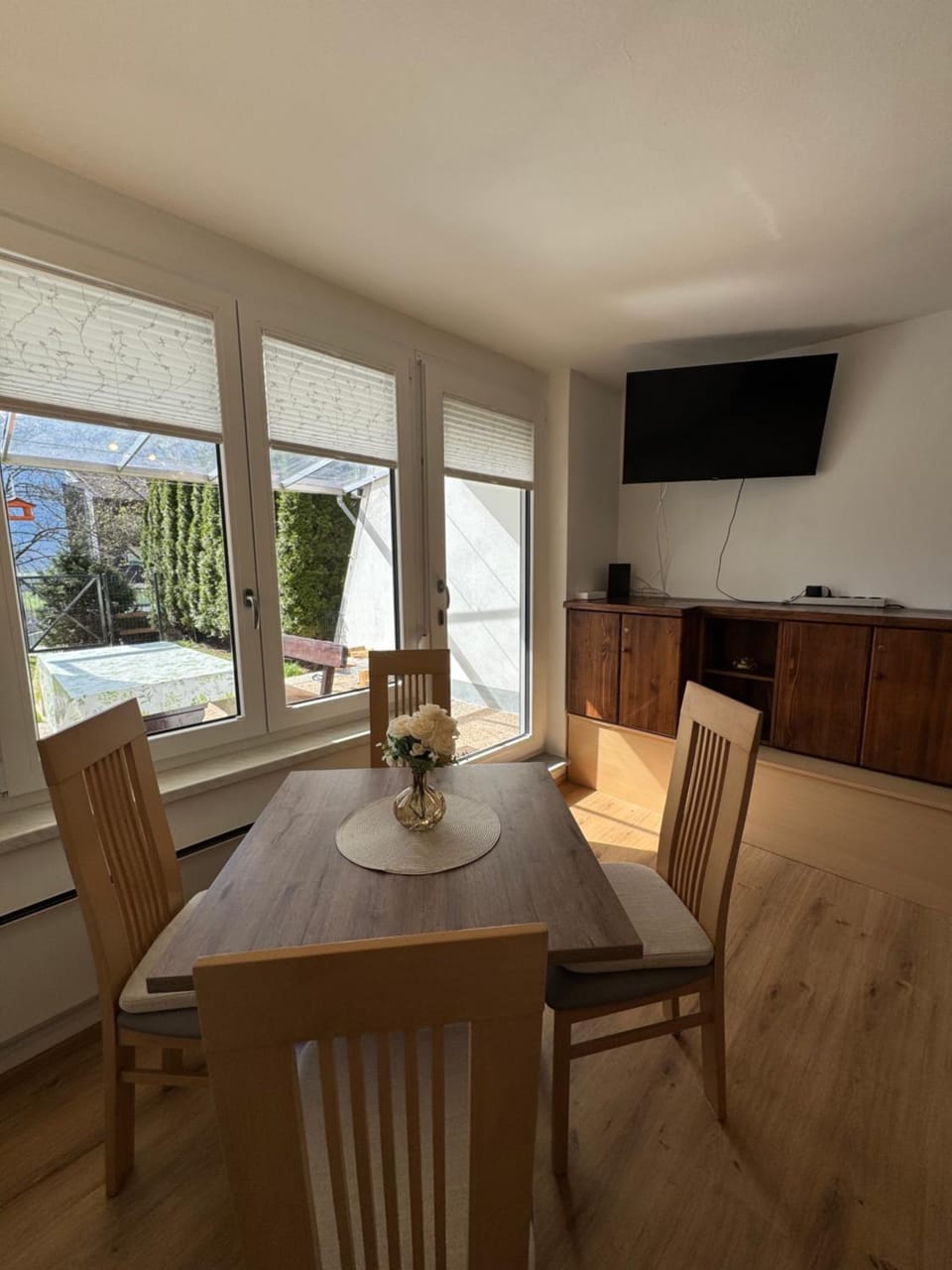 TV and multimedia, Dining area