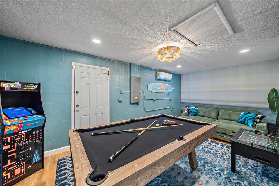 Pool Hot Tub Game Room & More Sleeps 10 House in Bradenton