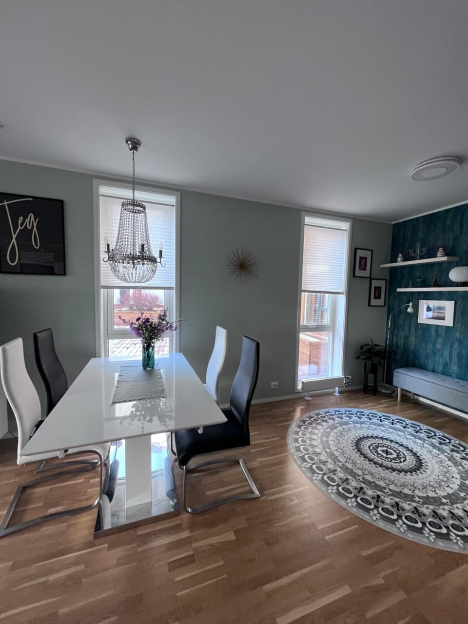 Kitchen or kitchenette, Living room, Seating area