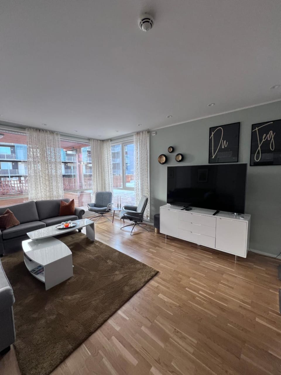 Communal lounge/ TV room, Living room, Seating area