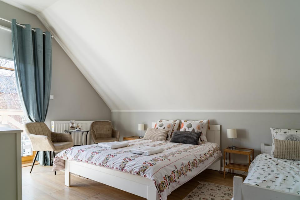 Bed, Photo of the whole room, Bedroom