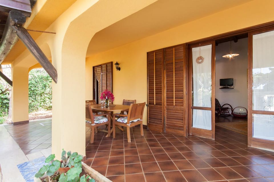 Balcony/Terrace, Dining area, Garden view, Landmark view