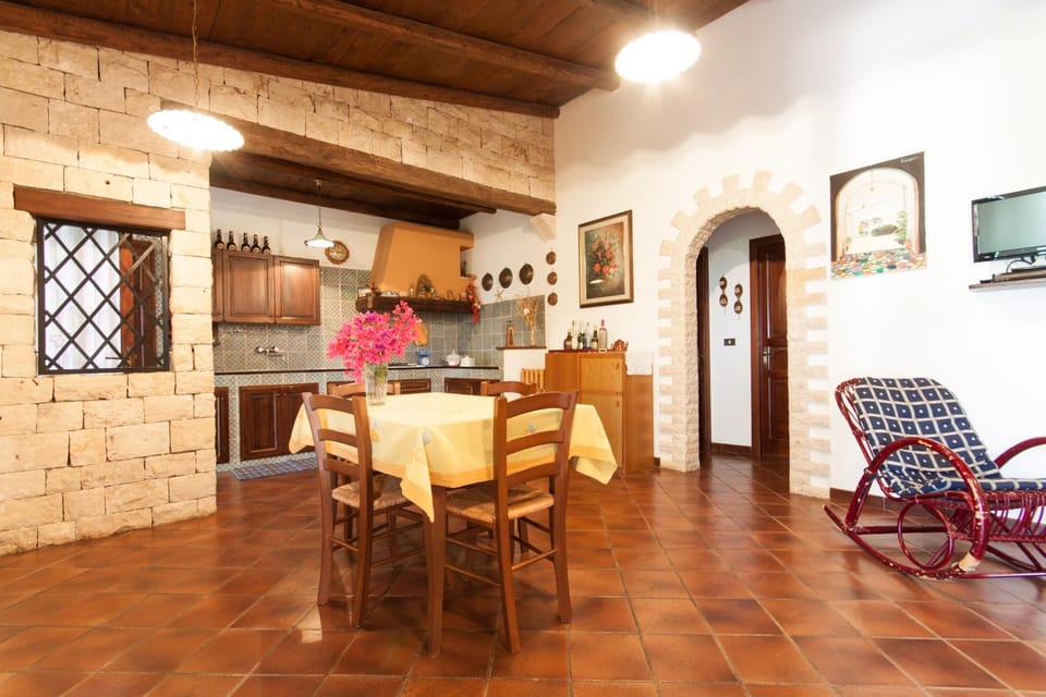 TV and multimedia, Kitchen or kitchenette, Living room, Seating area, Dining area, On site