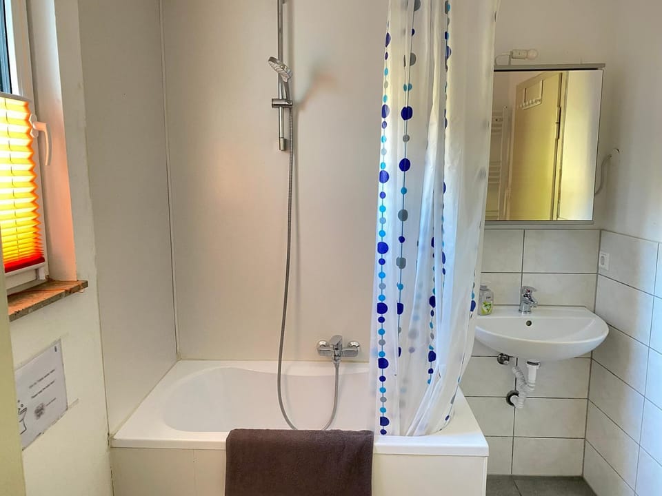 Shower, Toilet, Bathroom, Bath