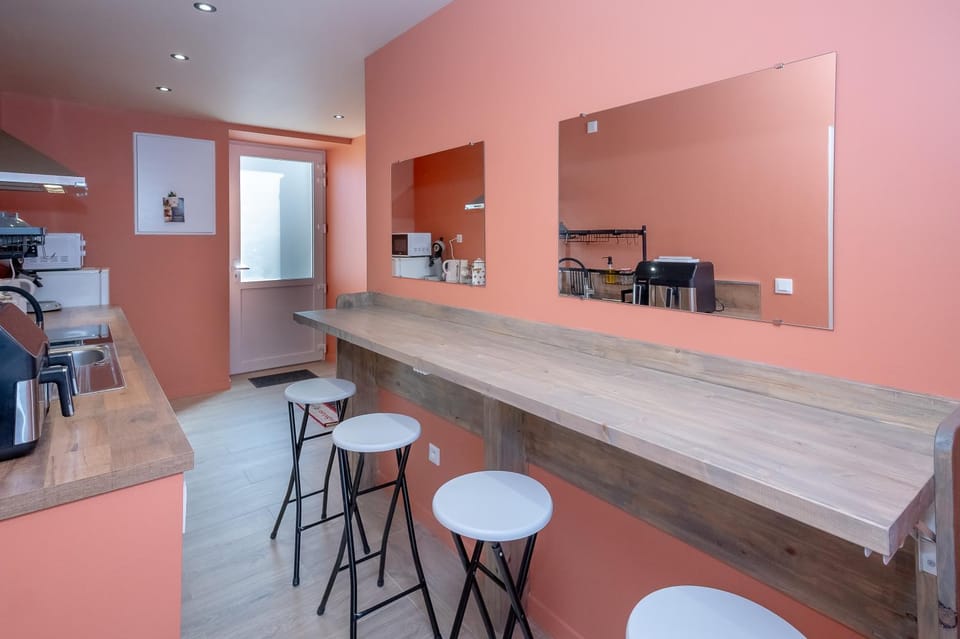 Property building, Kitchen or kitchenette, Living room