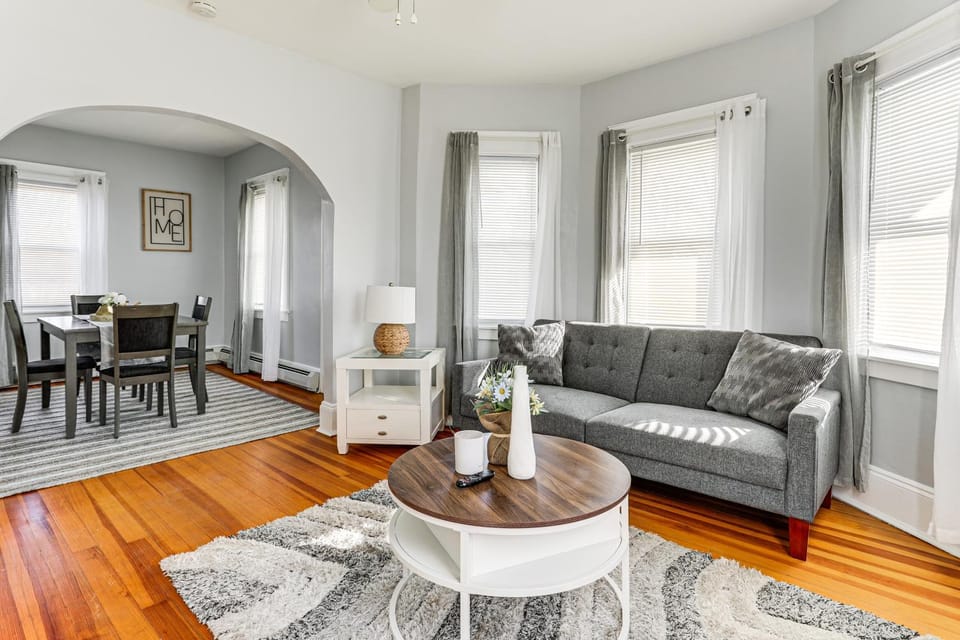 5 Mi to Brown U: Pet-Friendly Apt, Walk to Dining! Apartment in North Providence