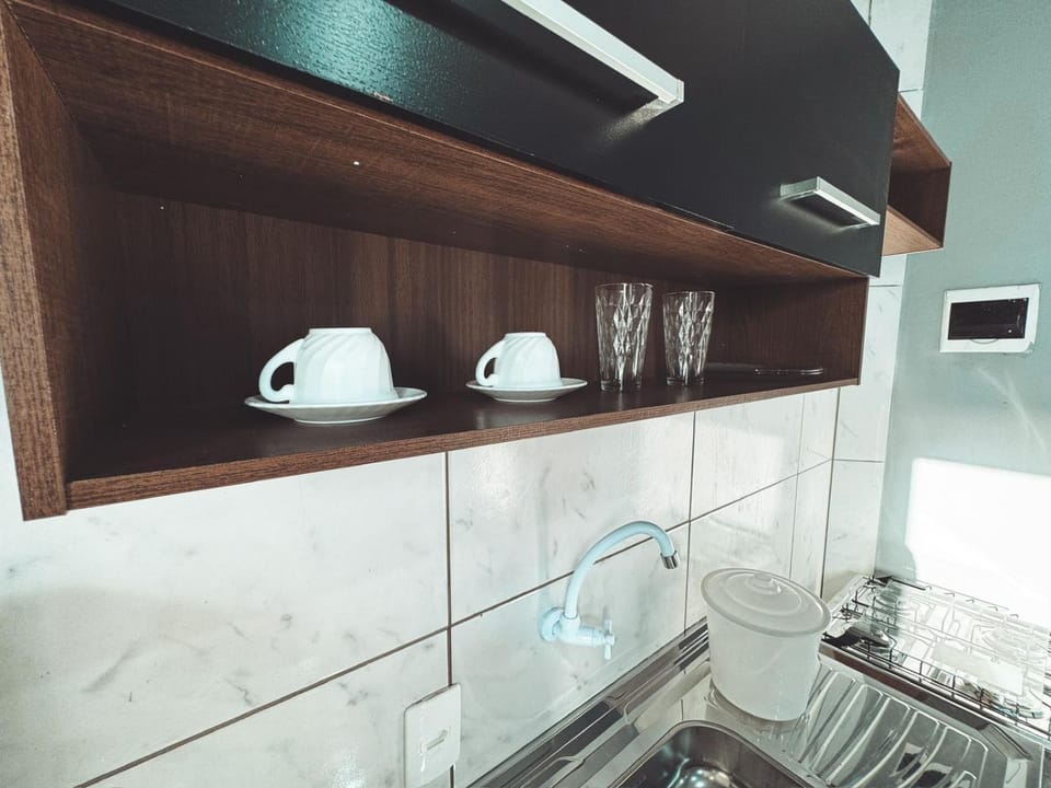 Coffee/tea facilities, Kitchen or kitchenette, stove
