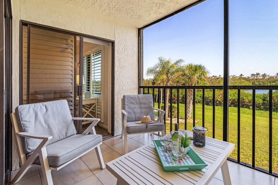 Lake Access, Community Pool, Tennis & Pickleball -Condo Lagoon Landing -Roelens House in Estero Island