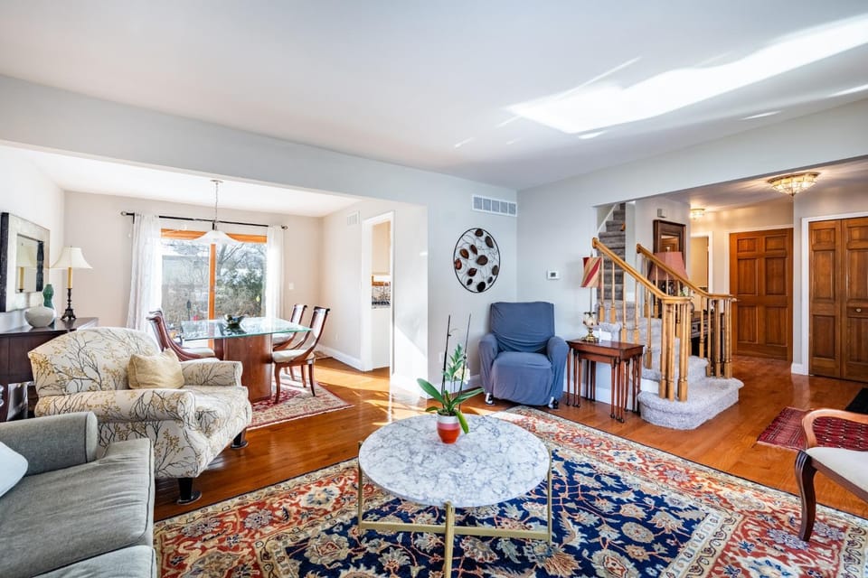 Living room, Seating area