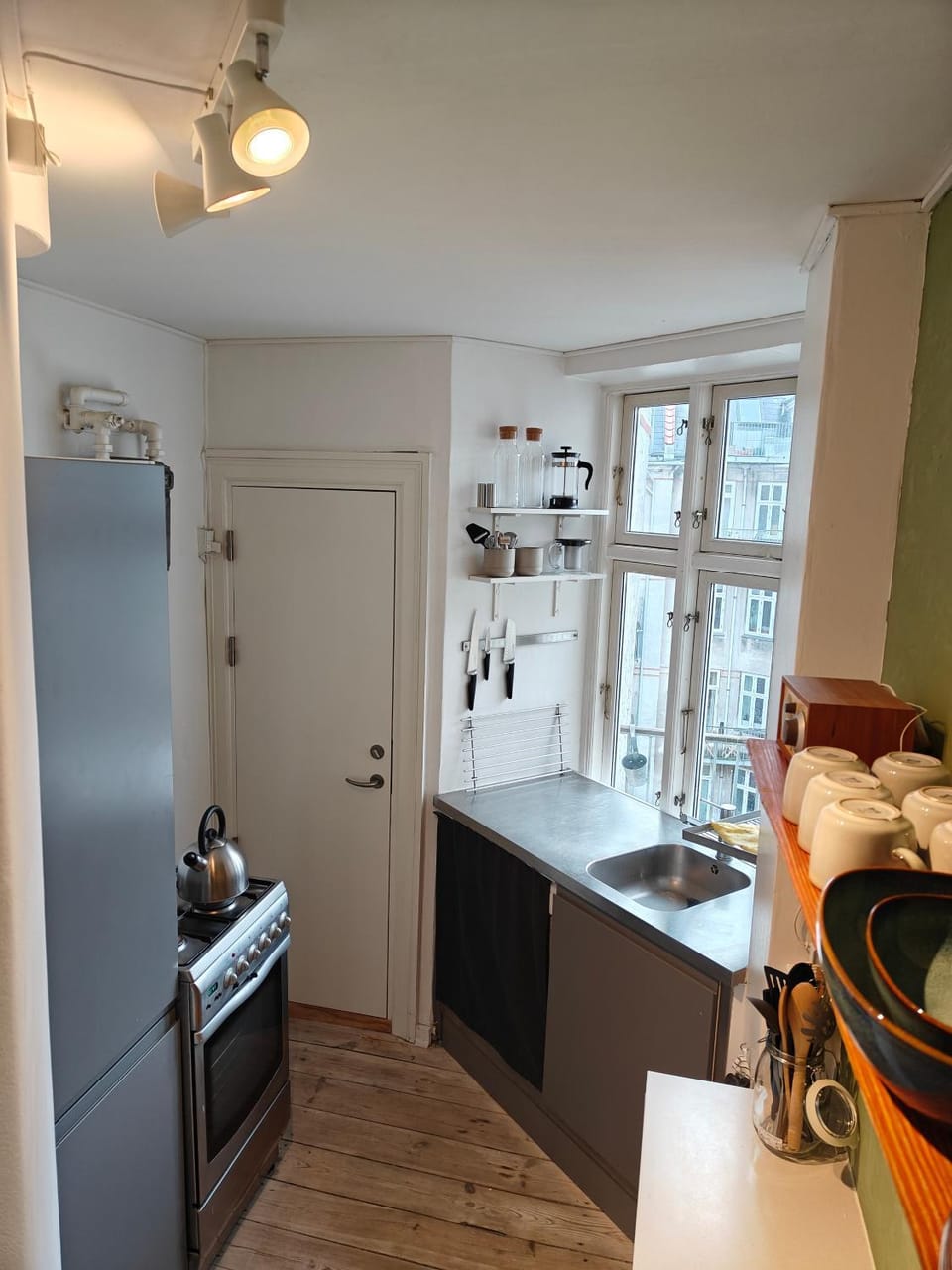 Kitchen or kitchenette, oven, stove