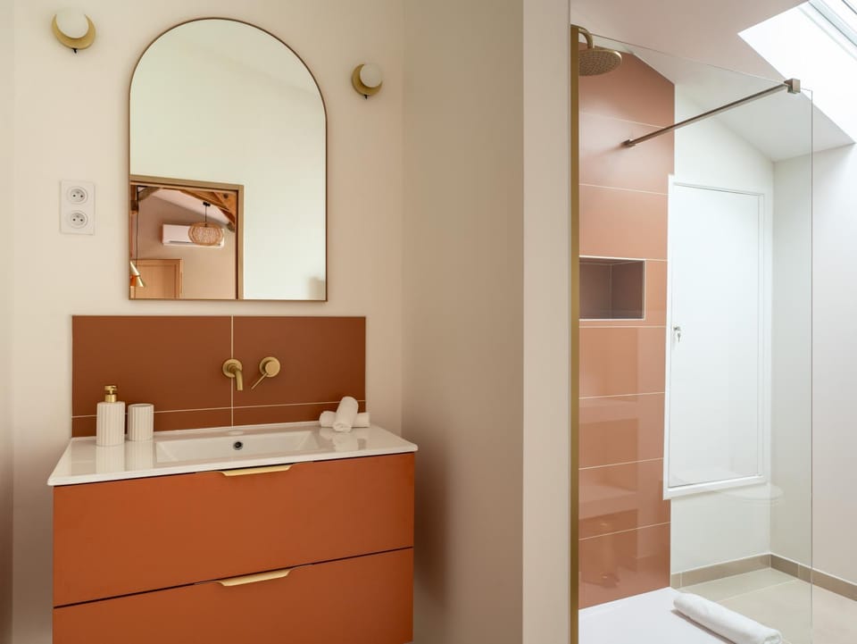 Shower, Bathroom, towels