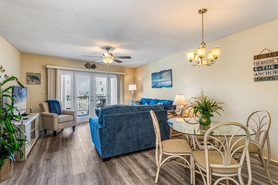 TV and multimedia, Balcony/Terrace, Living room, Seating area, Dining area, furniture