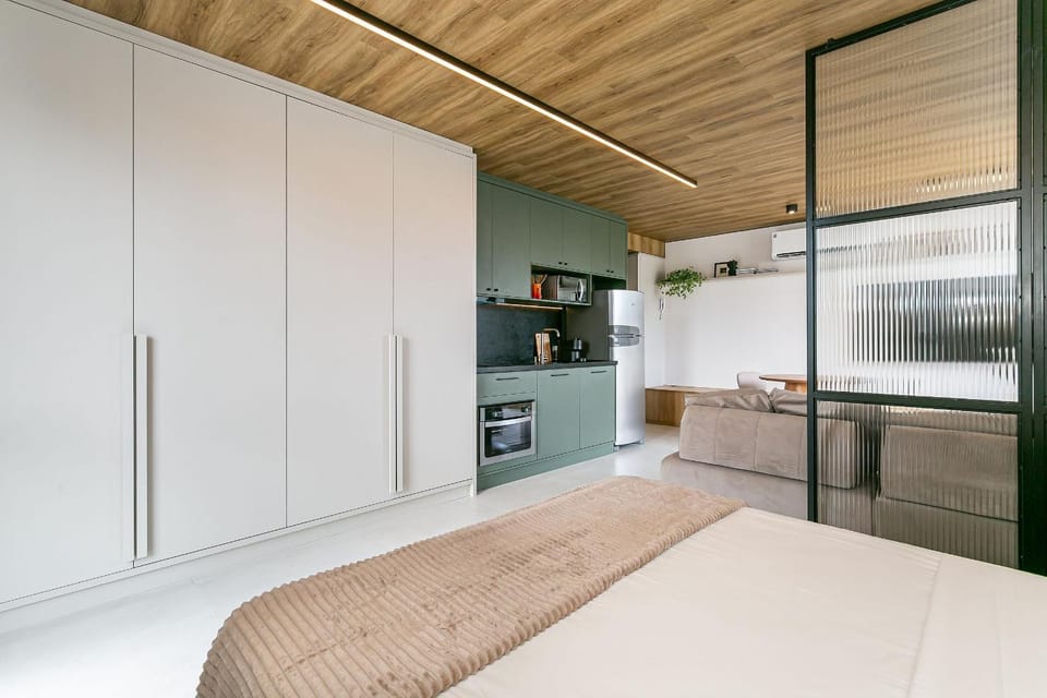 Bed, TV and multimedia, Kitchen or kitchenette, Photo of the whole room, Bedroom