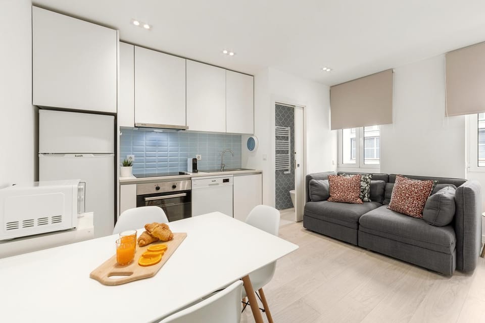 Kitchen or kitchenette, Living room, Seating area, Dining area, dishwasher, stove