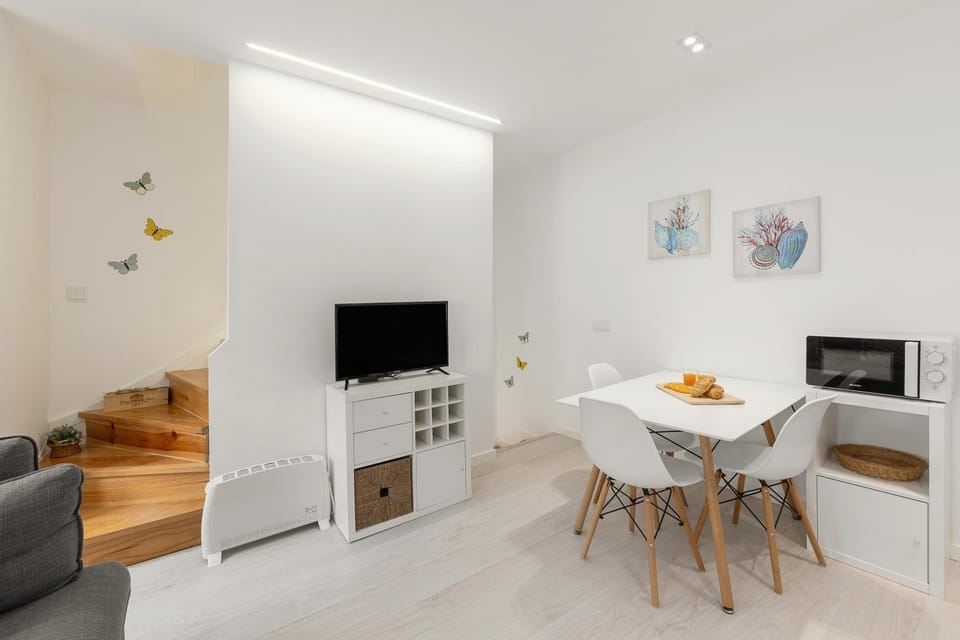 Communal lounge/ TV room, TV and multimedia, Kitchen or kitchenette, Living room, Seating area, Dining area