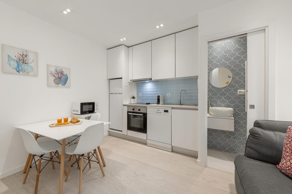 Kitchen or kitchenette, Living room, Seating area, Dining area, dishwasher, oven, stove