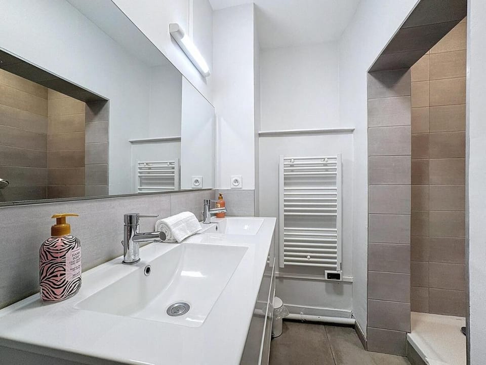 Appartement neuf, 4 Chambres ,Spacieux TV-WIFI Apartment in Clermont-Ferrand