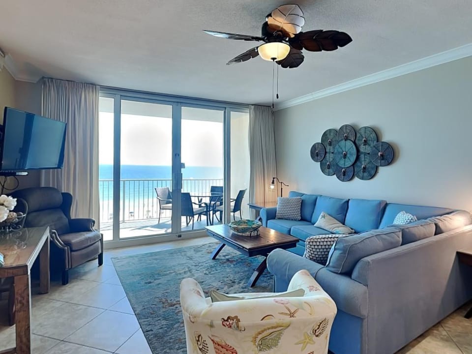 TV and multimedia, Balcony/Terrace, Living room, Seating area, Sea view, furniture