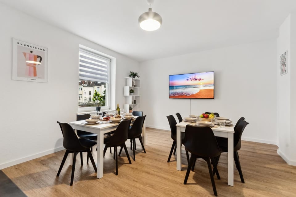 TV and multimedia, Kitchen or kitchenette, Food and drinks, Seating area, Dining area, Food