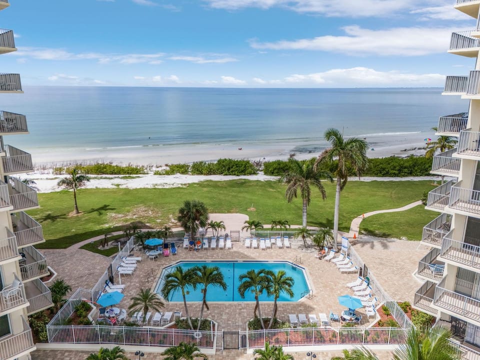 Welcome to Oceans Twelve - Ocean View and Steps to the Beach - Roelens House in Estero Island